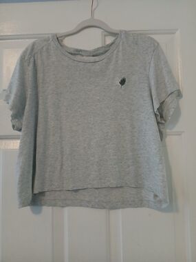PINK Victoria's Secret Heather Gray Short Sleeve Tee with Leaf Accent